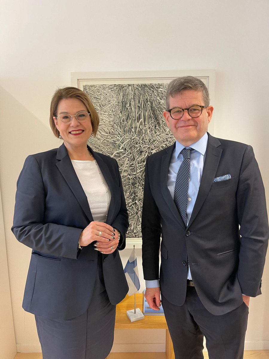 EU:n vaikuttaa kuntiin merkittävällä tavalla. Siksi on tärkeää, että meitä myös kuullaan. Aina näin ei ole ollut. Suomen EU-edustuston <a href="/FinlandinEU/">Finland in EU</a> päällikkö <a href="/MKeinanen/">Markku Keinänen</a> on tuonut yhteistyön aivan uudelle arvostavalle tasolle. Kiitos siitä! Tästä on hyvä jatkaa <a href="/JoriArvonen/">Jori Arvonen</a> 😊