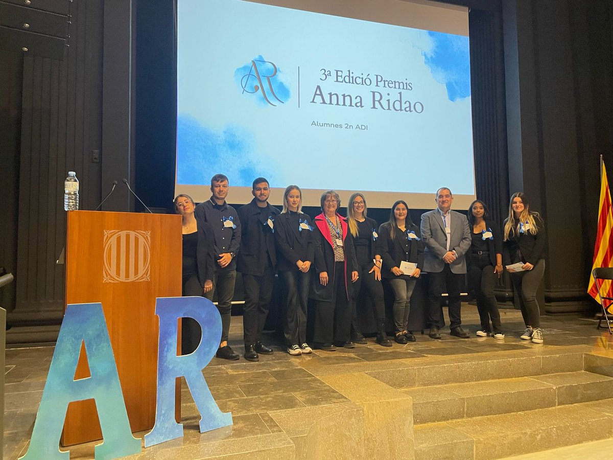 admi_Montilivi's tweet photo. L'alumnat d'#ADI2 de @Ins_Montilivi va organitzar la 3a edició dels Premis Anna Ridao.
Moltes gràcies en especial a la família de l’Anna Ridao que ha fet possible l’entrega del premi. Gràcies a les ponents: @silviacastelloduran @assumpciomalagarriga.
Jornada molt emotiva. https://t.co/dsBiesVWAZ