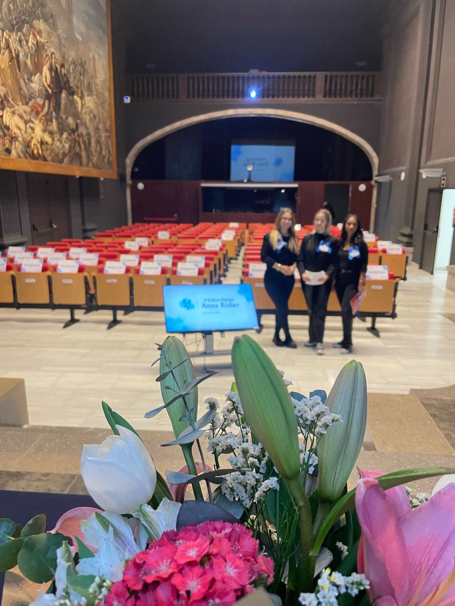 admi_Montilivi's tweet photo. L'alumnat d'#ADI2 de @Ins_Montilivi va organitzar la 3a edició dels Premis Anna Ridao.
Moltes gràcies en especial a la família de l’Anna Ridao que ha fet possible l’entrega del premi. Gràcies a les ponents: @silviacastelloduran @assumpciomalagarriga.
Jornada molt emotiva. https://t.co/dsBiesVWAZ