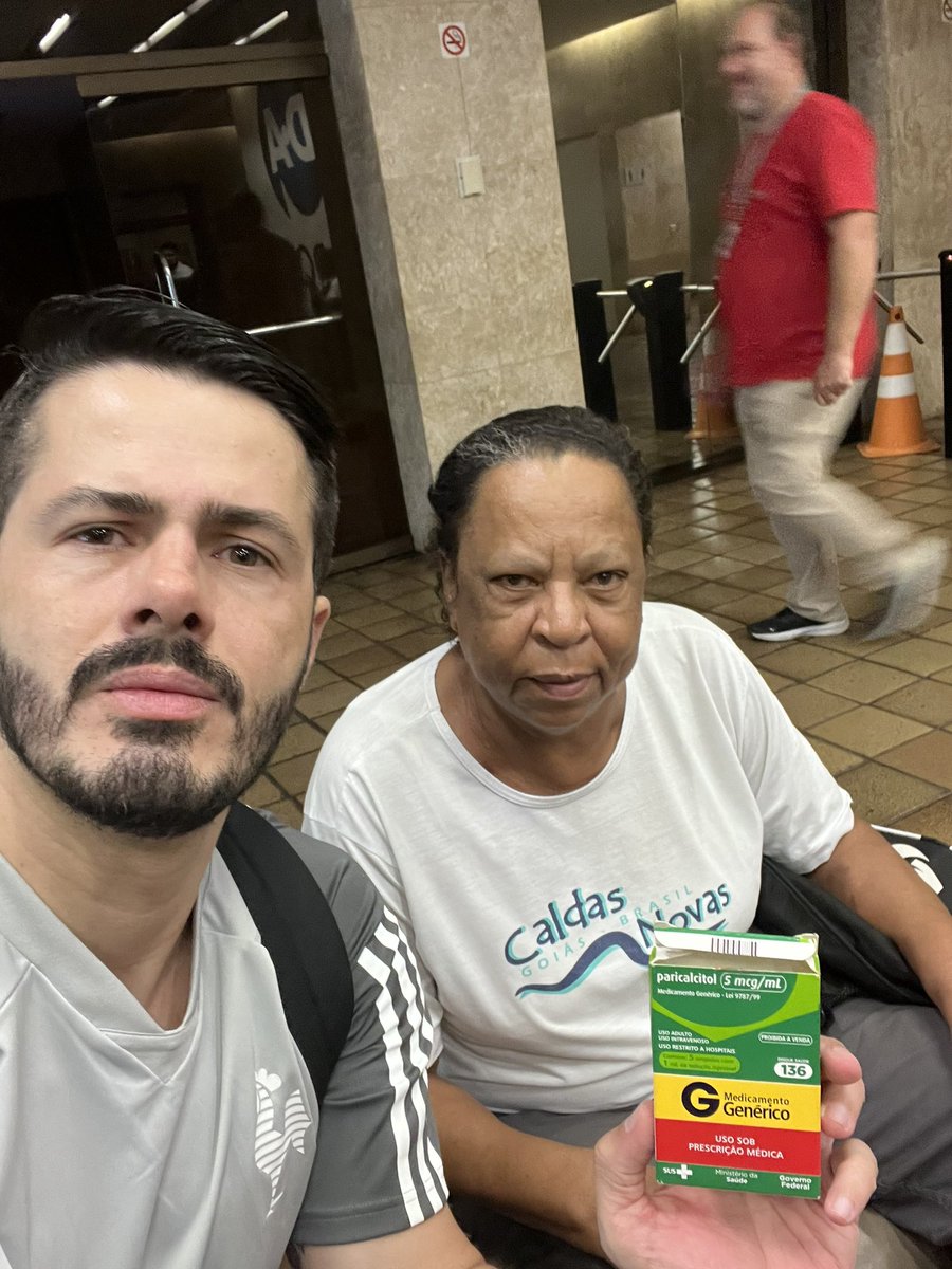 A Vânia jogou no futebol feminino do Galo. Já falei dela aqui. Paulo Izidoro e Gaspar até ajudam mensalmente.
Ela precisa de ajuda pra comprar o remédio da hemodiálise ou doação da caixa.
Vânia Lúcia Cândida
Agência 0159
01143366-5
CPF: 768655256-04
Telefone: (31) 99277-4390
