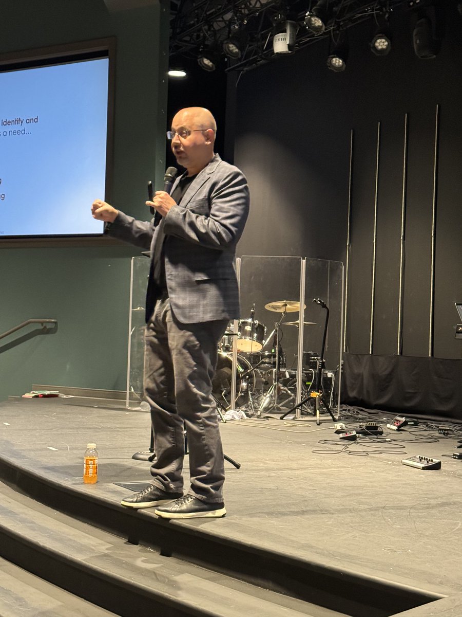 ⁦⁦@WoodwardAcademy⁩ 's alumni ⁦@jscottsanchez⁩ leading the keynote entitled 'Collaborative Leadership' for Atlanta AATE ISTE affiliate. Aateconnect.com Thank you, Scott! #aateconnect