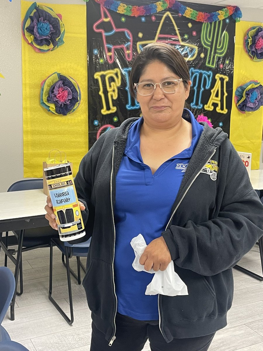 TY to @MrsCBarrios & @LomaParkES for the beautiful tumblers they provided for our staff—they loved them! #PeopleMatter #DetailsMatter #WeChooseEISD