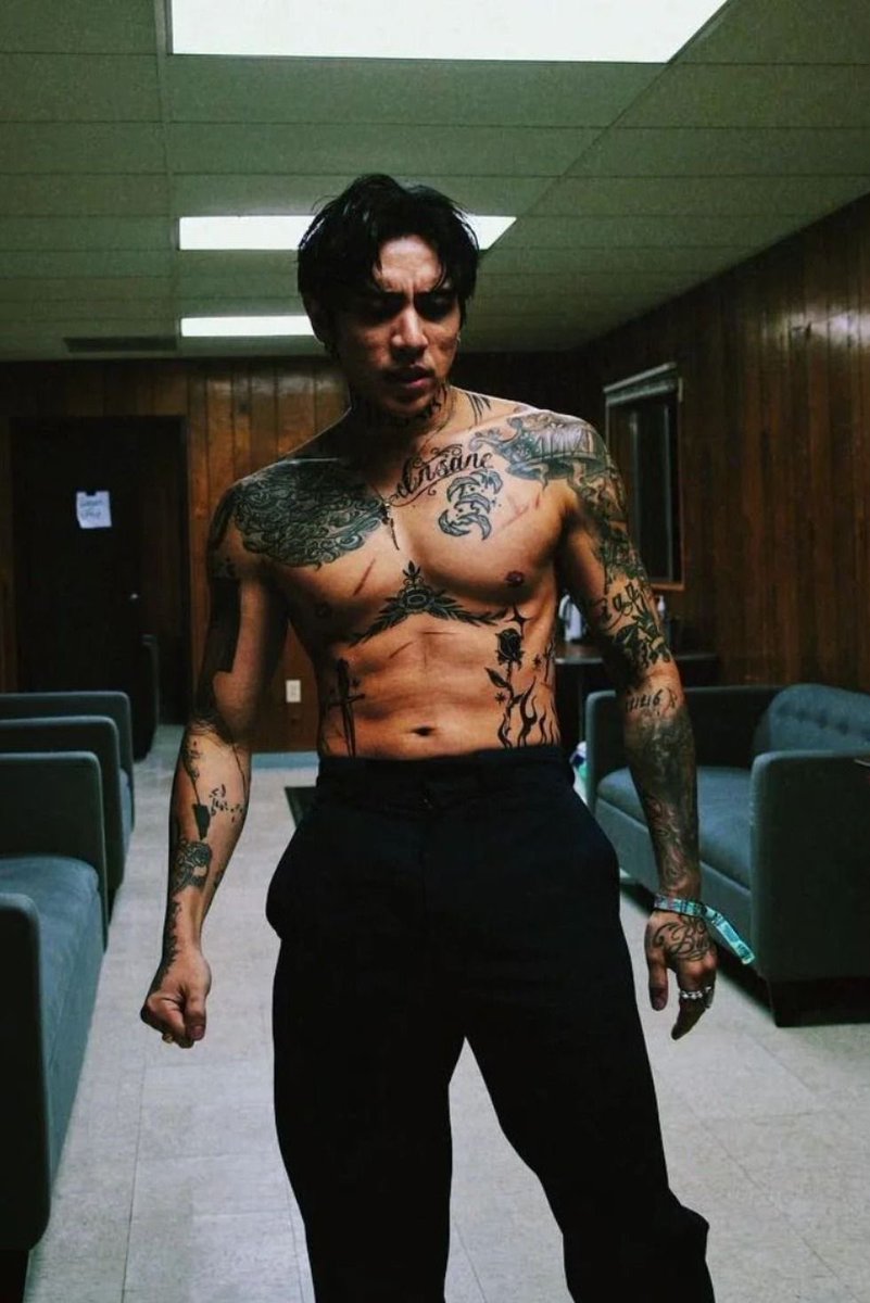 Who needs shirt if tattoos is part of a fashion.