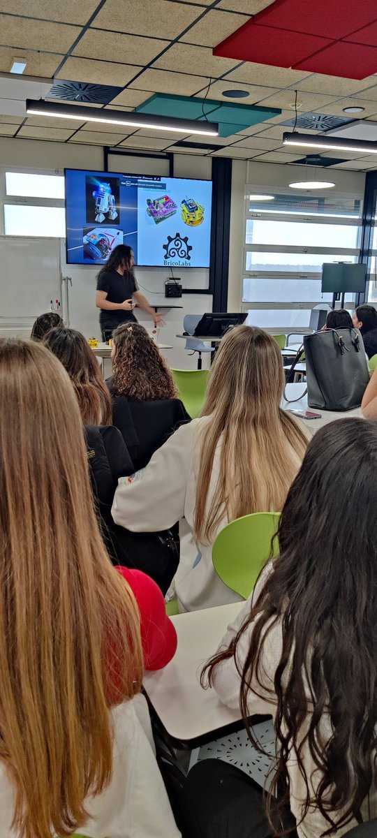 @oteaucm @ucm_educacion @bucm_educacion @unicomplutense Arduino. Robótica. Doble grado Infantil Primaria @informaticaucm #semanacultural.