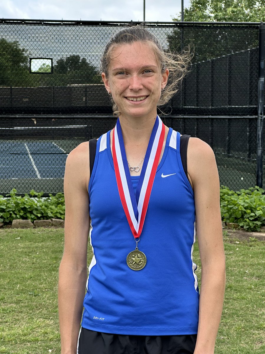 🥇District Champ 🥇 Girls Singles - Makayla Ladd.  She’s a 3 time regional qualifier!!