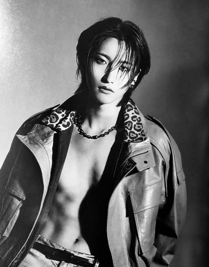 Z: Gotta share a space with my brother now that’s gonna suck but whatever have a pic from my modelling last week