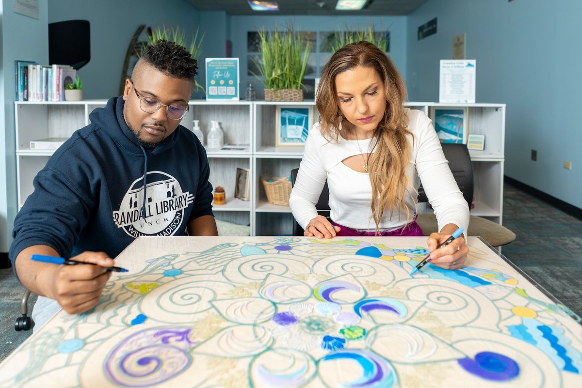 Gina Marie Jasionowski, a student in WCE’s MAT in Art Education program, is featured in an OUR story for her work with Christopher Robinson on the Randall Library Mandala in Harmony Art Project. Check it out! bit.ly/3JCsjRb