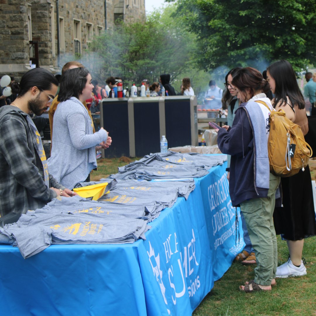 WeAreGUSummer's tweet photo. Thanks for joining our team at the Summer Sessions Cookout last Friday! 🍔

If you have any additional questions about Summer Sessions, feel free to contact us at summer@georgetown.edu

#summerhoya #georgetown #wearegusummer https://t.co/20ulfShdDx