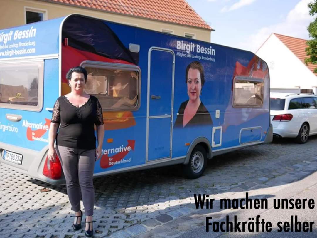 @hallofraukaiser Hast du auch so einen Wohnwagen, wenn ja, an welcher Landstraße stehst du?