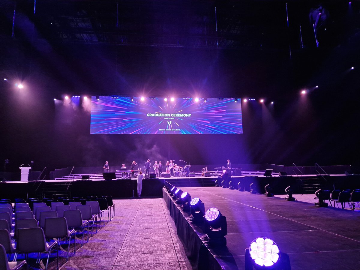 Le calme avant la tempête...
<a href="/ParisLaDefArena/">Paris La Défense Arena</a>
2500 diplômés - 7000 invités attendus pour la remise des #diplômes de la promo 2023
#RDD2023 <a href="/poledevinci/">Pôle Léonard Vinci</a> <a href="/EMLVparis/">EMLVparis</a> <a href="/ESILVparis/">ESILV</a> <a href="/IIMparis/">IIM</a> <a href="/DevinciExec/">Devinci Executive Education</a> 
<a href="/BrouayePascal/">Pascal Brouaye</a>