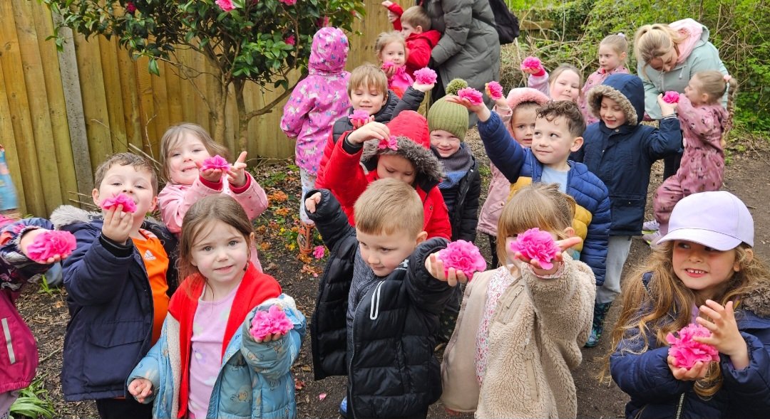 AbbeyPrim's tweet photo. ๐ณ๐ We had a great adventure in Forest School today. We explored the woods, played hide and seek, tried to dodge the mud monster and finished off with hot chocolate and a biscuit. Thanks Mrs Anderson! ๐๐ณ #ForestSchool #Article29 #ReceptionSP https://t.co/PKyRJvmZIT