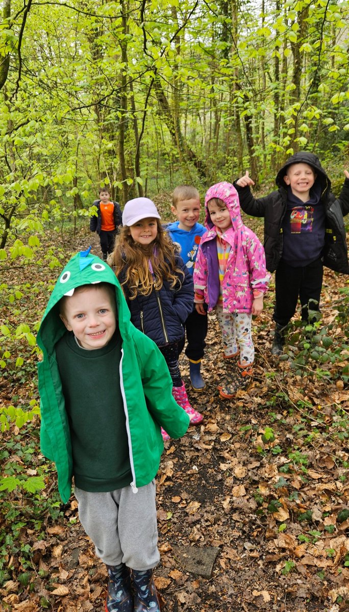 AbbeyPrim's tweet photo. ๐ณ๐ We had a great adventure in Forest School today. We explored the woods, played hide and seek, tried to dodge the mud monster and finished off with hot chocolate and a biscuit. Thanks Mrs Anderson! ๐๐ณ #ForestSchool #Article29 #ReceptionSP https://t.co/PKyRJvmZIT