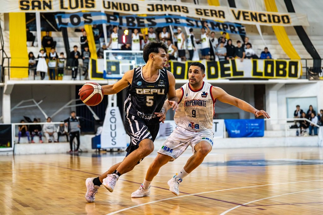 Amamos el Básquet (@amamoselbasquet) on Twitter photo 🐺 | 𝐇𝐀𝐁𝐑𝐀 𝐓𝐄𝐑𝐂𝐄𝐑 𝐉𝐔𝐄𝐆𝐎
🏆 | <a href="/LigaARGbasquet/">La Liga Argentina</a>
➡️ Reclasificación - J2
✔️ <a href="/GepuBasket/">GepuBasket</a> (1) 74-56 (1) <a href="/IndeNuestroClub/">IndeNuestroClub</a> ❌
Sólido triunfo de GEPU para forzar un tercer juego. Mas Delfino (14) y <a href="/MatiBorsatti/">Mati Borsatti</a> (12) lideraron al Lobo.
📸 <a href="/GepuBasket/">GepuBasket</a> 🐺 | 𝐇𝐀𝐁𝐑𝐀 𝐓𝐄𝐑𝐂𝐄𝐑 𝐉𝐔𝐄𝐆𝐎
🏆 | <a href="/LigaARGbasquet/">La Liga Argentina</a>
➡️ Reclasificación - J2
✔️ <a href="/GepuBasket/">GepuBasket</a> (1) 74-56 (1) <a href="/IndeNuestroClub/">IndeNuestroClub</a> ❌
Sólido triunfo de GEPU para forzar un tercer juego. Mas Delfino (14) y <a href="/MatiBorsatti/">Mati Borsatti</a> (12) lideraron al Lobo.
📸 <a href="/GepuBasket/">GepuBasket</a>