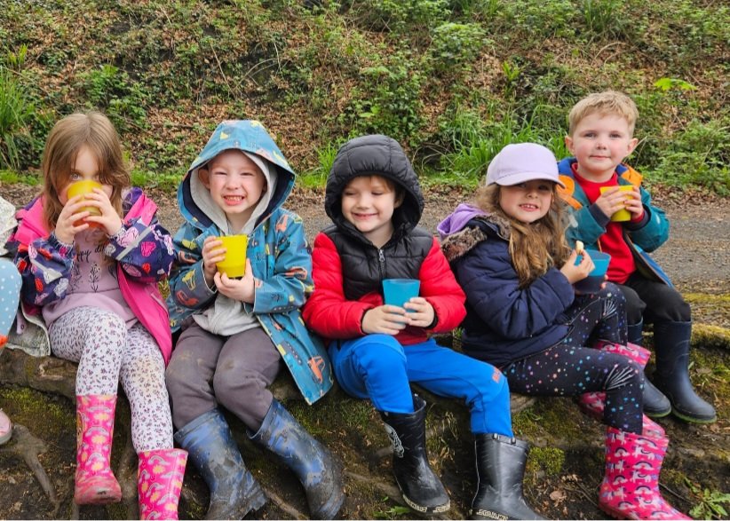 AbbeyPrim's tweet photo. ๐ณ๐ We had a great adventure in Forest School today. We explored the woods, played hide and seek, tried to dodge the mud monster and finished off with hot chocolate and a biscuit. Thanks Mrs Anderson! ๐๐ณ #ForestSchool #Article29 #ReceptionSP https://t.co/cYKMbNdsaV