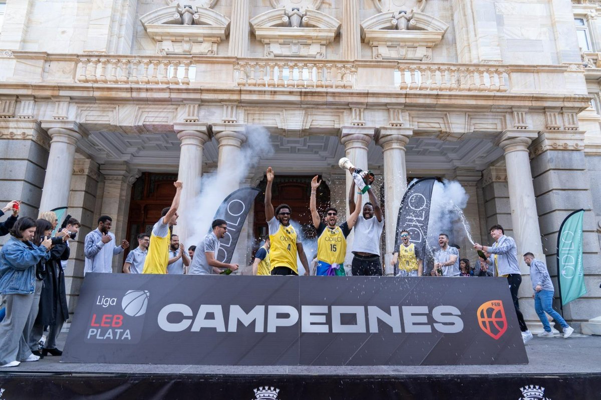 ¡Somos LEB Oro!🏀🥇La alcaldesa de Cartagena, @NoeliaArroyoHer, recibió al @cb_cartagena en el Palacio Consistorial para celebrar su victoria y el ascenso a la Liga LEB Oro tras casi 35 años. ¡Es el inicio de nuevos triunfos para nuestro equipo! 🙌 #VamosCebé #ODILOCartagena