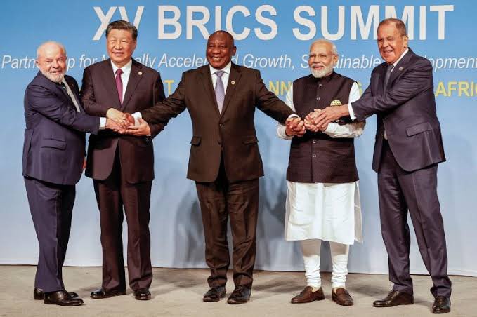 JUST IN: #BRICS is considering the development of a #crypto #stablecoin to facilitate global trade settlements. #CryptoNews #GlobalTrade