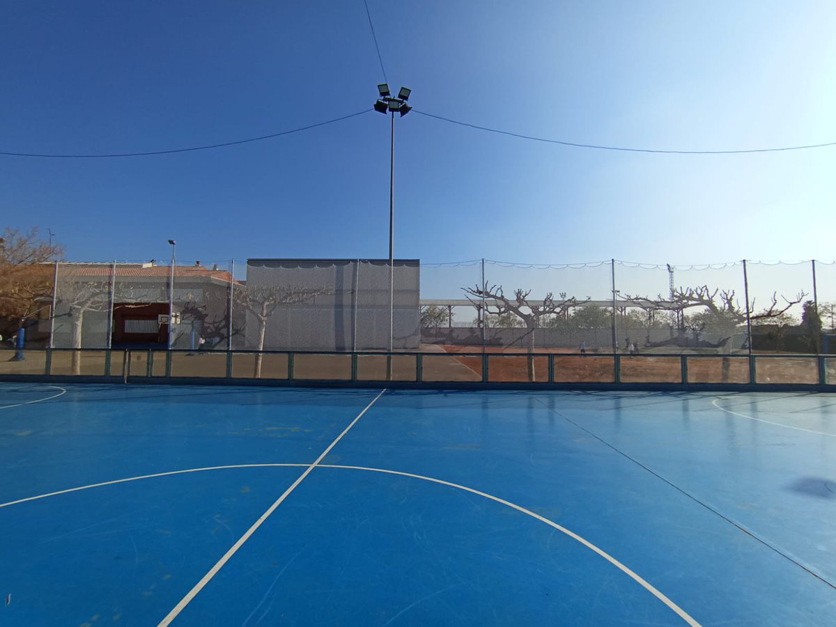 vimassport's tweet photo. 💥🔴INSTALACIÓN💥⚪️
de redes perimetrales 
para pista de 🏒HOCKEY🏒 
Coqueta pista de HOCKEY en Nules donde se realiza un uso compartido entre el colegio y el club local.
🥅🥅🥅🥅🥅🥅
Gran iniciativa del Ayuntamiento en dotar a la instalación de la máxima seguridad con las REDES https://t.co/YLa7GOt1Yc