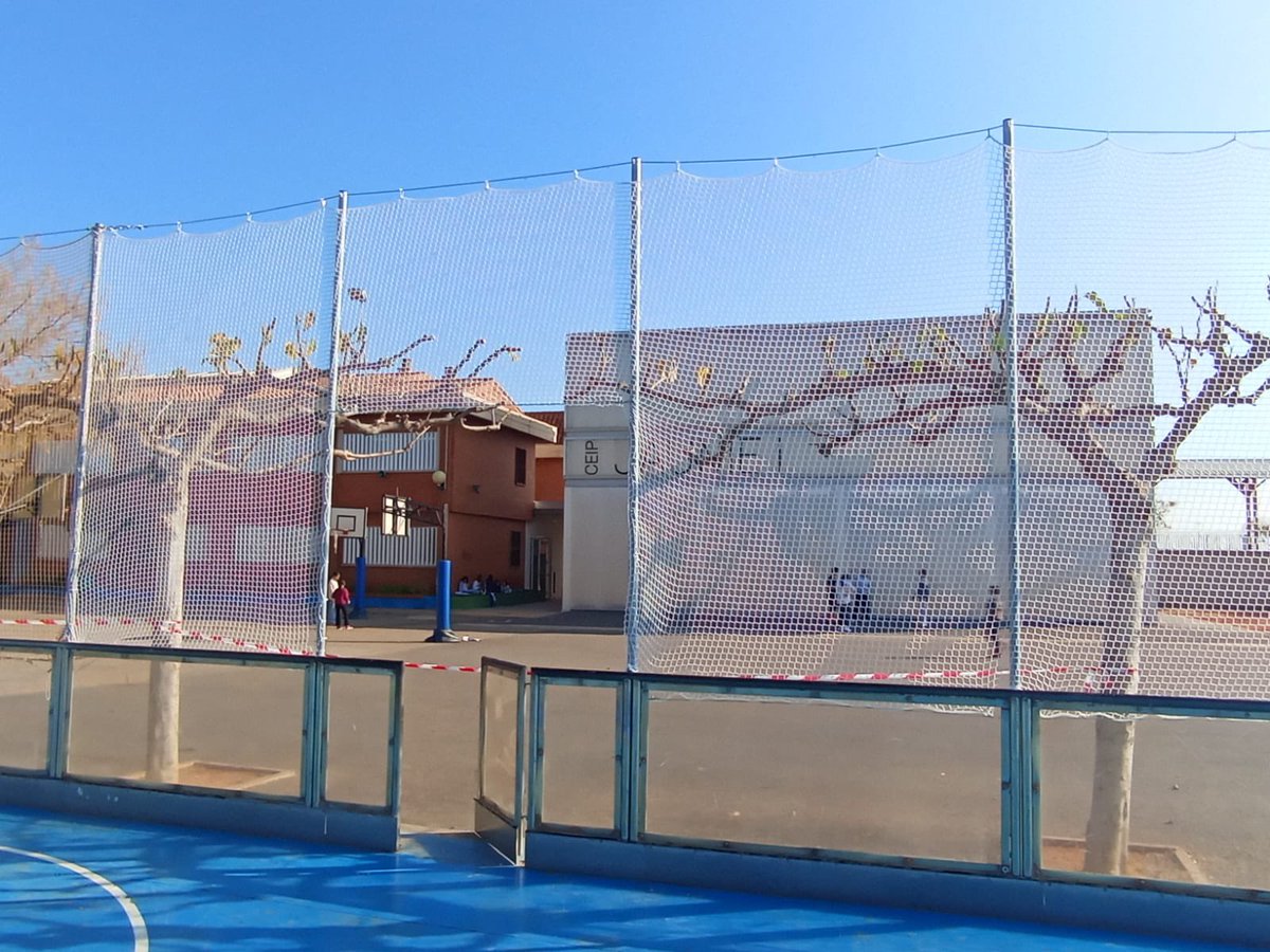 vimassport's tweet photo. 💥🔴INSTALACIÓN💥⚪️
de redes perimetrales 
para pista de 🏒HOCKEY🏒 
Coqueta pista de HOCKEY en Nules donde se realiza un uso compartido entre el colegio y el club local.
🥅🥅🥅🥅🥅🥅
Gran iniciativa del Ayuntamiento en dotar a la instalación de la máxima seguridad con las REDES https://t.co/YLa7GOt1Yc