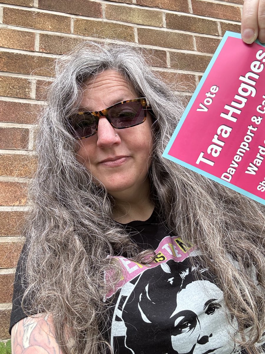 Tara__Hughes's tweet photo. Caught some sun in #Stockport for #PartyOfWomen for the #LocalElections2024
I love #Davenport & #CaleGreen and would do my absolute best for you all as your cllr, and I would stand up for women and girls at the same time.
#DareToBeHonest https://t.co/jFH1sxTfMq