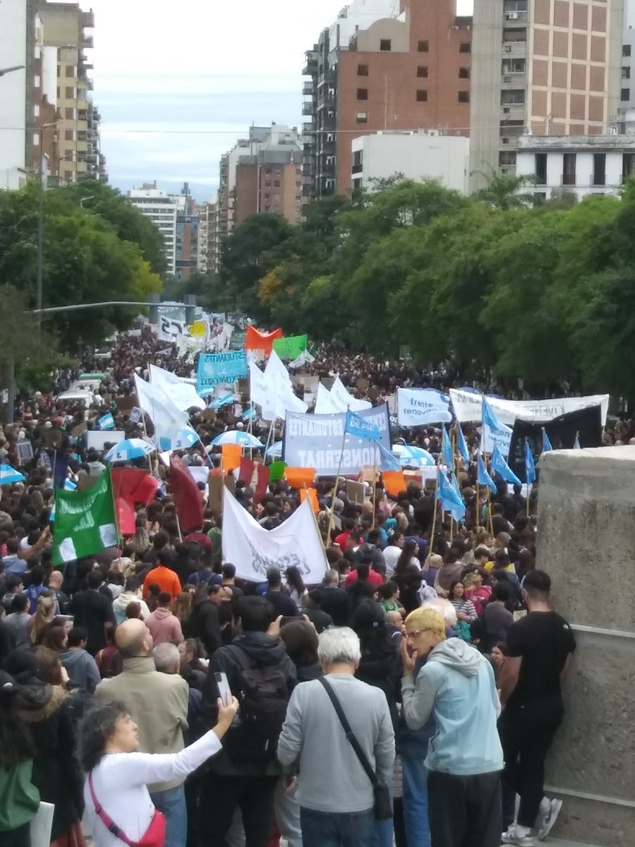 Pffff, esta es la marcha más grande que haya estado en Córdoba. #MarchaFederalUniversitaria