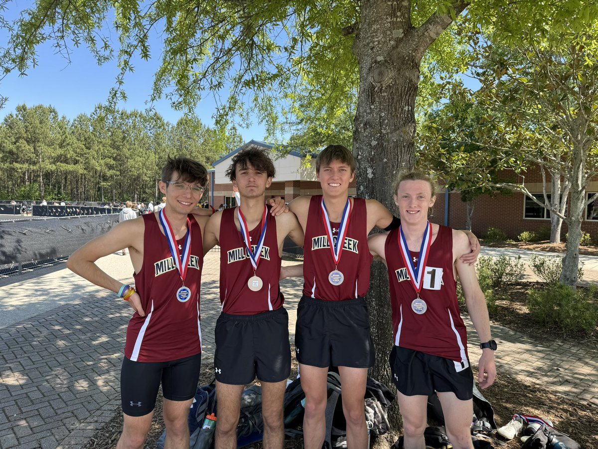 Girls 4x800 are Region Champions! Boys place 2nd. Both move on to Sectionals. Go Hawks!