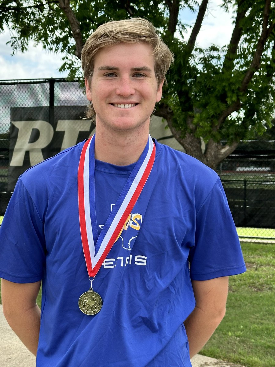 🥇District Champ🥇 Boys Singles, Zach Baker.  He’s a 3 time regional qualifier!