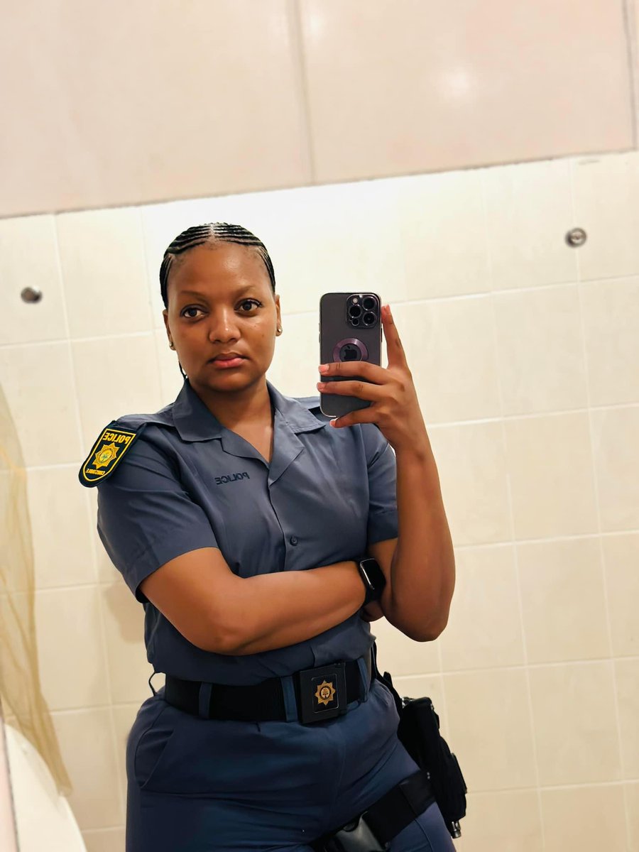 MawrongzJnr's tweet photo. Facts about female police!? https://t.co/at9BGPQVAl