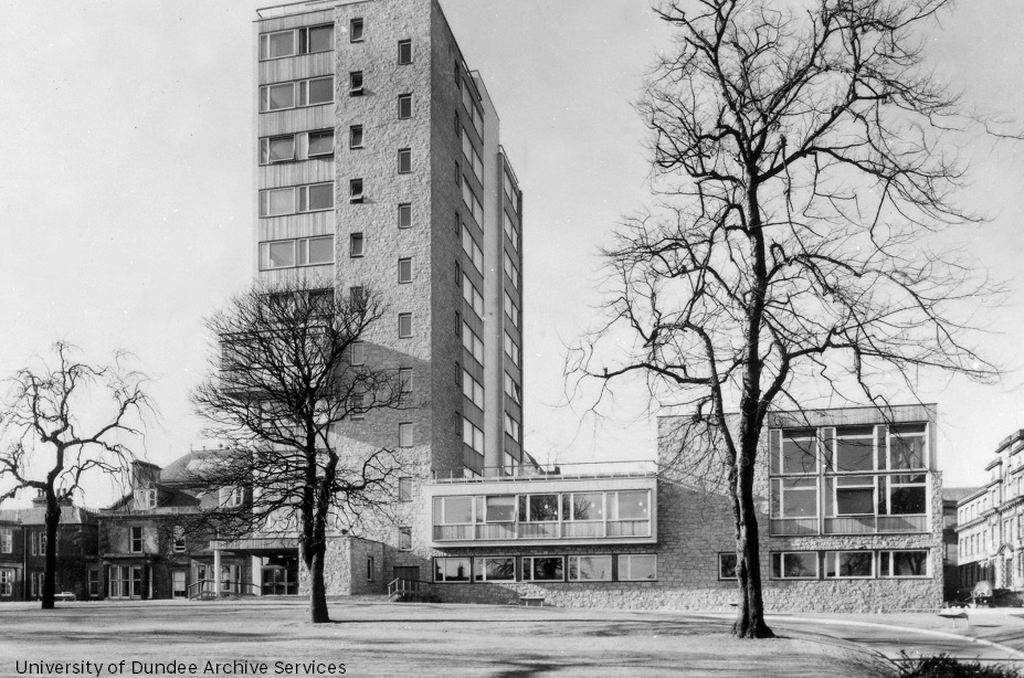 #ThorwbackTuesday Queen's College, #Dundee c 1962. The Tower Building was completed, but 2 of the original 4 Georgian villas which made up the original 1880s main building of University College remained (on the left) at this point #Archives #DundeeUniCulture