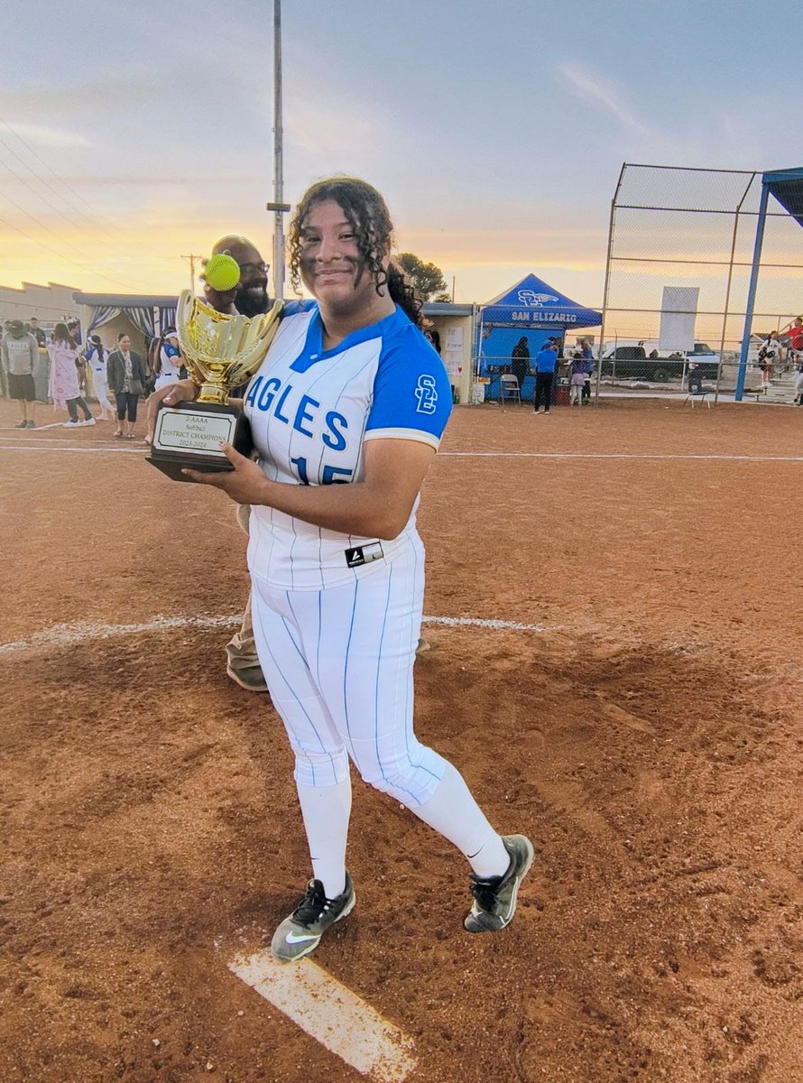 Congratulations to Shivanna V'Bromell for being selected as the 2024 District 2-4A Newcomer of the Year!      

Shivanna V'Bromell C/O 2027

#SEHSthebest
#BringIt