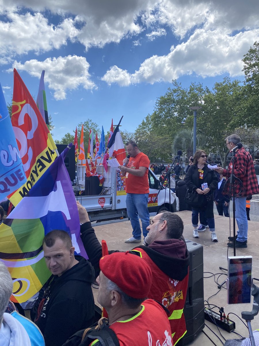 Manifestació a #Beziers per les nostres llibertats i contra l'extrema dreta✊ Per invitació de la #CGT, representants de @ccoocatalunya i @ccoogirona s'han afegit a la protesta com a mostra de solidaritat internacional sindical❗️ #23Avril