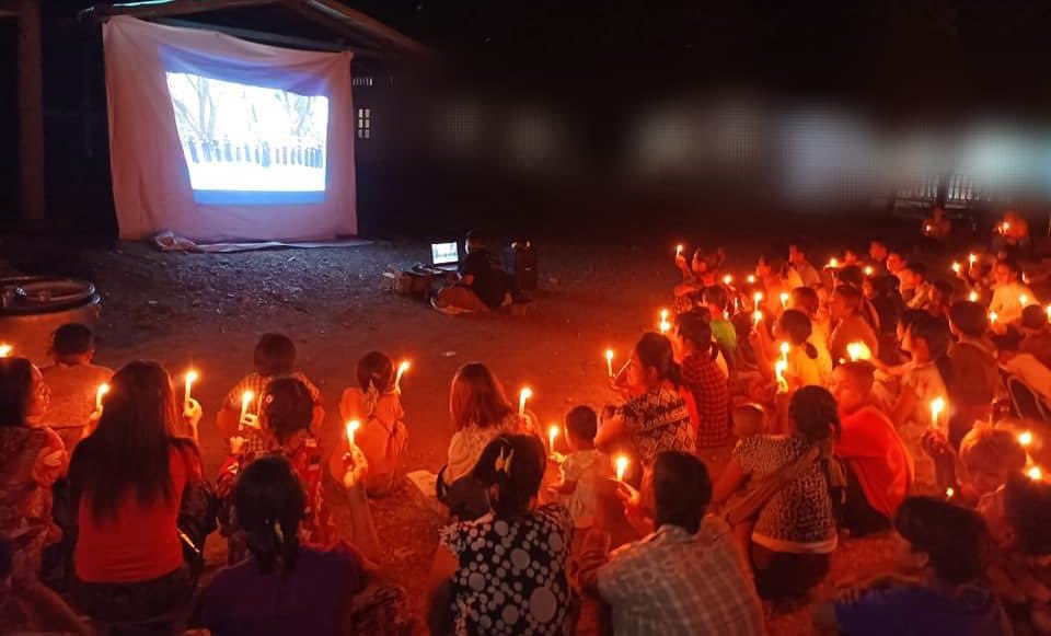 Kalay People's Strike Committee and local residents from #Kalay Twp, #Sagaing Region, staged a night protest to demolish the #MilitaryDictatorship on Apr23.

#WarCrimesOfJunta 
#2024Apr23Coup #WhatsHappeningInMyanmar