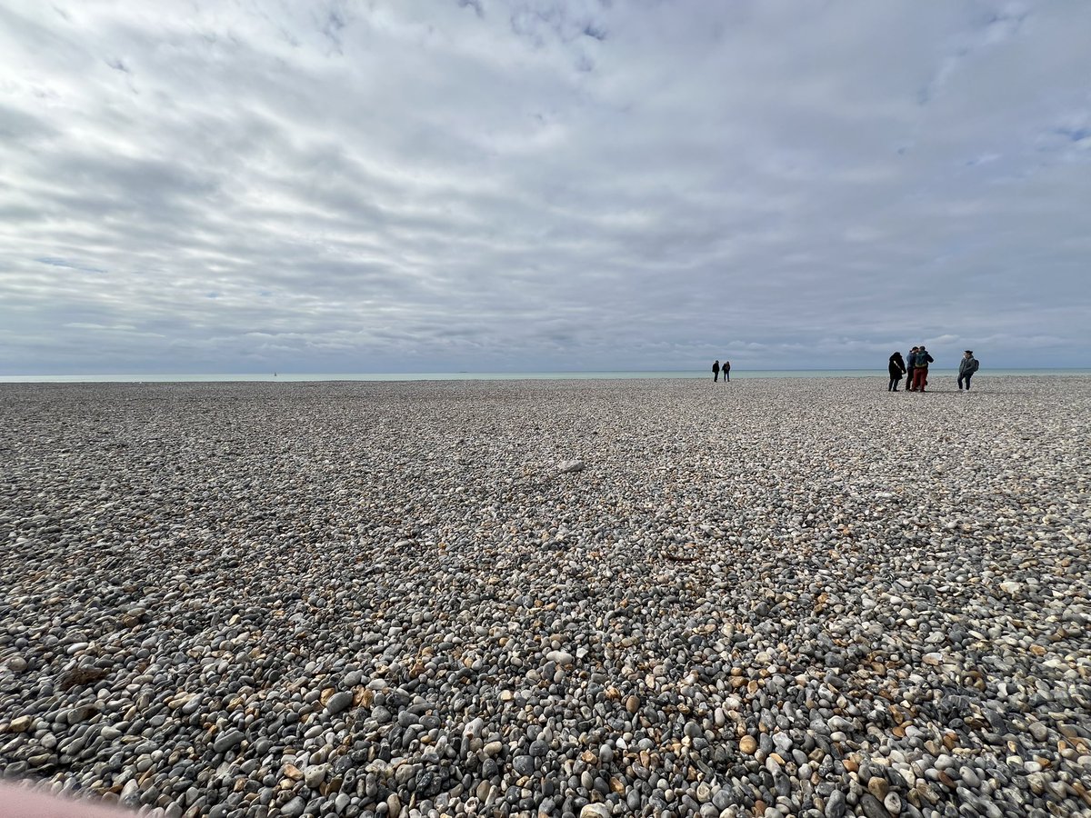 Made it to Dieppe 🥳
Cold and windy <a href="/ExtraMileForSEO/">Extra Mile for SEO</a> ride, but it’s now time to celebrate La Passion (cc <a href="/_w4m/">_w4m</a>) because ice cream booths are closed (sorry <a href="/RebBerbel/">Rebecca Berbel</a>) and let’s be honest, La Moyenne wasn’t with me today.