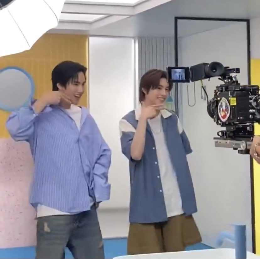 OngeNsw's tweet photo. จริงๆ จะต้องมีมาเช็ดหน้าให้กัน แต่เขาจัดออก กลัวสาวตุยเย่ก่อน อยู่ไม่ทันฟินแอดออน #ภออก็โอเค #ไอติมนม https://t.co/vA3qjf5t1A
