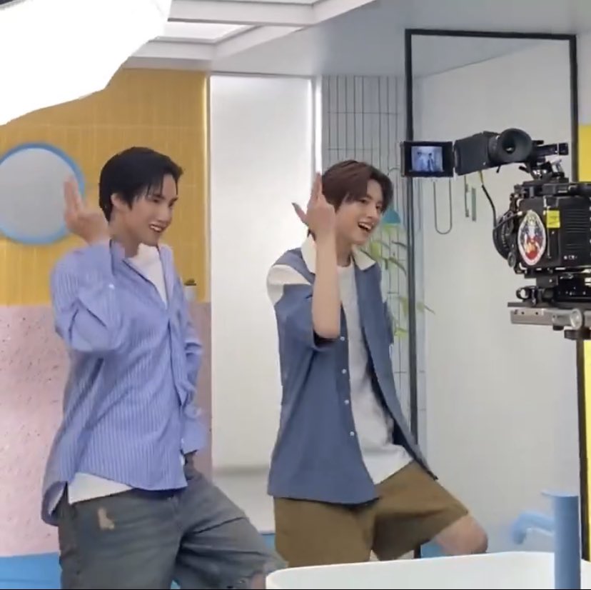 OngeNsw's tweet photo. จริงๆ จะต้องมีมาเช็ดหน้าให้กัน แต่เขาจัดออก กลัวสาวตุยเย่ก่อน อยู่ไม่ทันฟินแอดออน #ภออก็โอเค #ไอติมนม https://t.co/vA3qjf5t1A