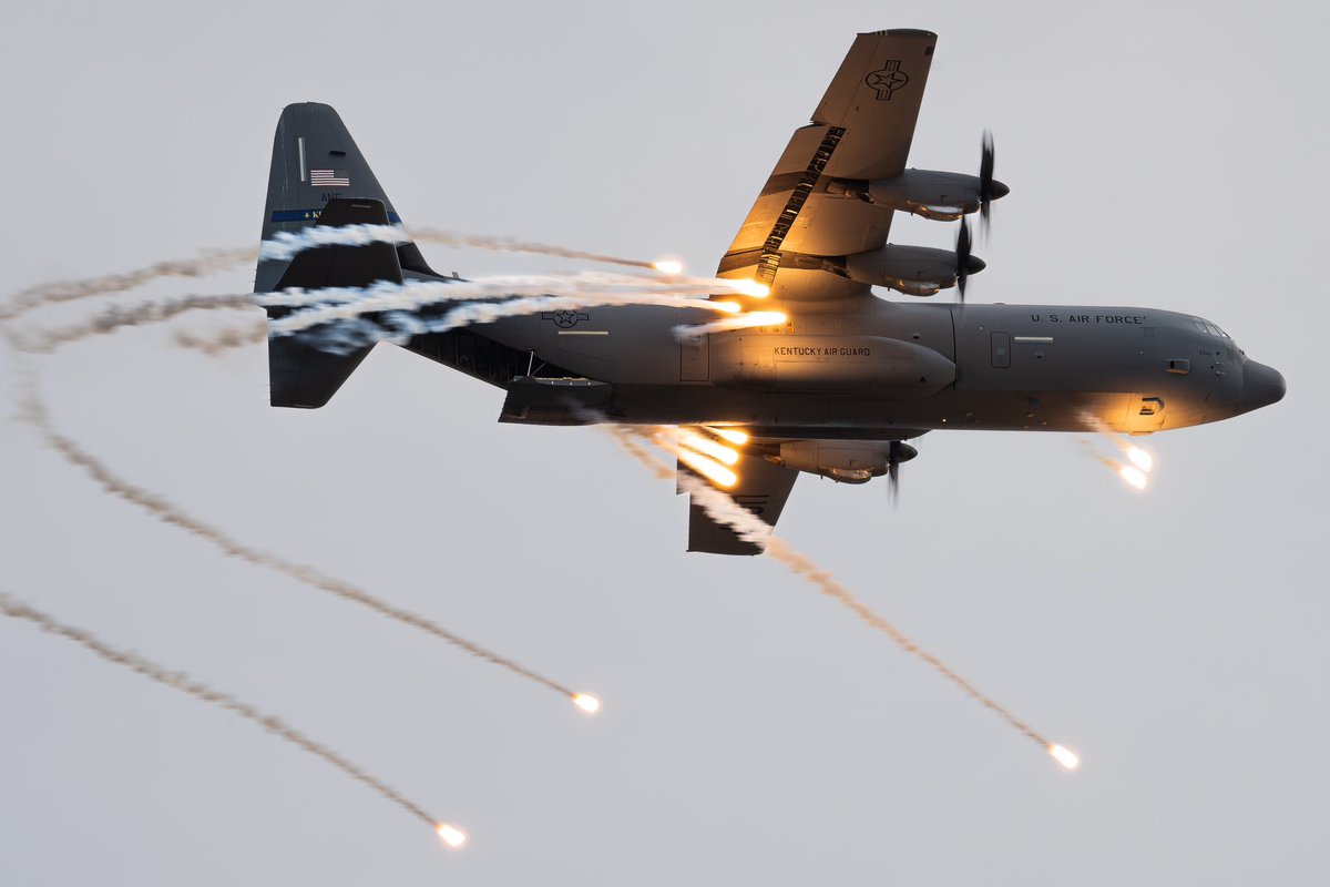 ANGEL OF DEATH.

C-130J from the 123rd Airlift Wing dropping flares over the Ohio River during the #ThunderOverLouisville airshow