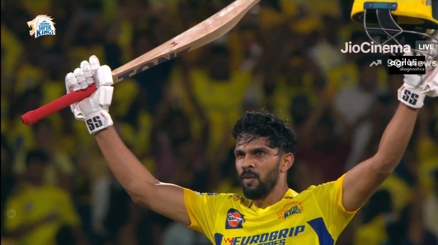 maxeyyy_tweets's tweet photo. Devon Conway at the stands Cheering.,

Ruturaj On the field giving us a full entertainment by unleashing shots....,

#RUTUWAY 🤌💛
#Csk #CSKvLSG https://t.co/SEh5JWaldI