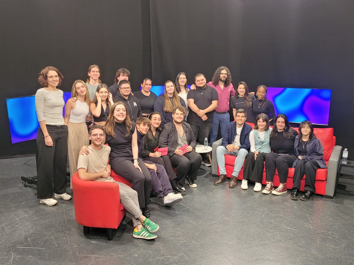 Qué gran mañana hoy en <a href="/fcdmurcia/">UMU Comunicación y Documentación</a> hablando sobre representación LGTBIQ+ en el panorama audiovisual junto a <a href="/Isa_Villegas_/">Isa Villegas</a> . Muchísimas gracias al pedazo de equipo que hay detrás y que nos ha tratado fenomenal. Cuánto talento en las nuevas generaciones  #FCDTalks