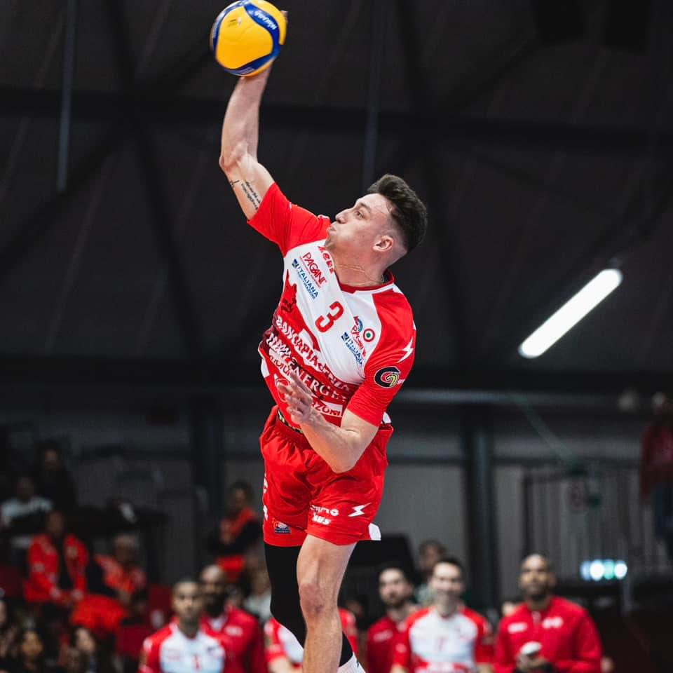 GasSalesVolley's tweet photo. 📝 | NEWS 

🇮🇹 Edoardo #Caneschi, Fabrizio #Gironi, Francesco #Recine e Yuri #Romanò nella lista dei 30 convocati dal CT De Giorgi per la #VNL

In bocca al lupo ragazzi!

#atuttogas #gassalesbluenergy #youenergyvolley https://t.co/gPl7g5Lp6U