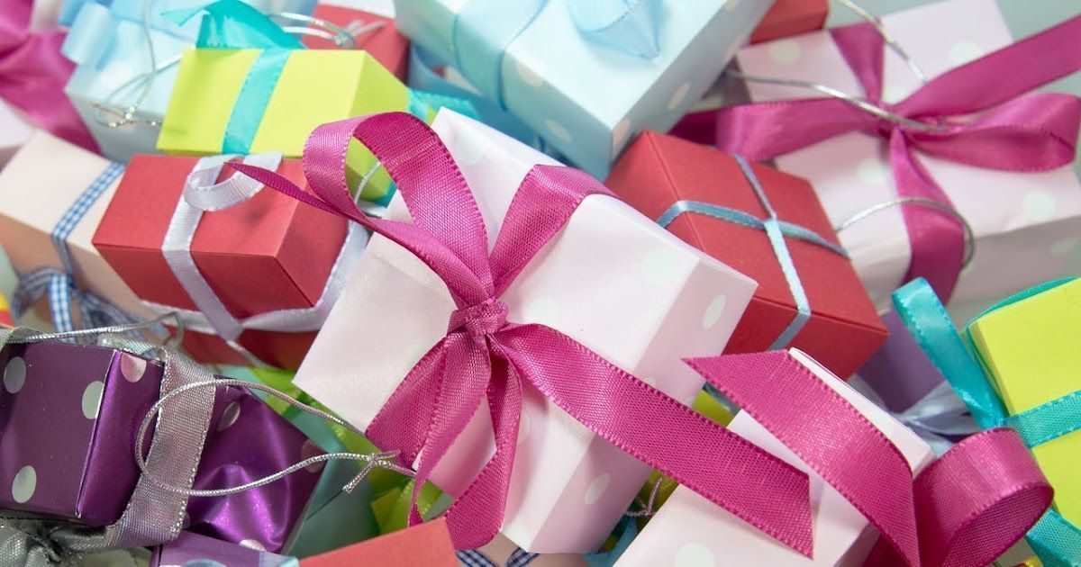 When faced with birthday, Mother's Day, or Father's Day gifts for an older family member, what do they need?  This list may give you some ideas to get you started.  

buff.ly/3PoPAte 

#aging #retirement #gifts #giftsforhim #giftsforher #giftsformom
