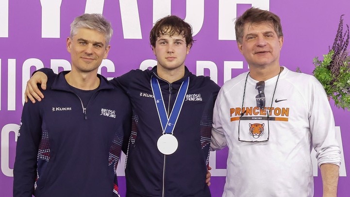 🥈 An NCAA championships bid in his rookie season and now a Junior Worlds runner-up finish! Congrats Alec Brooke! 📰: bit.ly/3xMqQFs