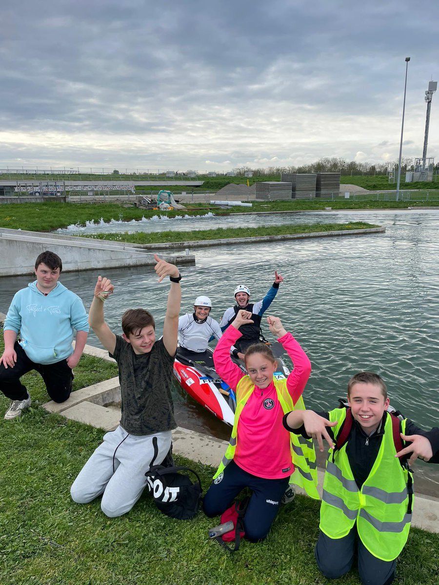 🚩Du 10 au 12 avril, un groupe d’une vingtaine de jeunes des PEP 29 faisant partie du dispositif Les apprentis riders ont eu l’opportunité de rencontrer l’équipe de France Olympique🥇 de kayak 🚣‍♀️sur le site d’entrainement officiel à Vaires-sur-Marne, en Ile-de-France😉 #JO2024