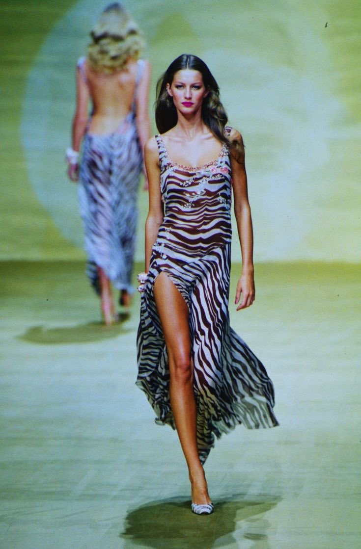 pYSLrada's tweet photo. Blumarine spring 2000 https://t.co/0daoTwQtSz