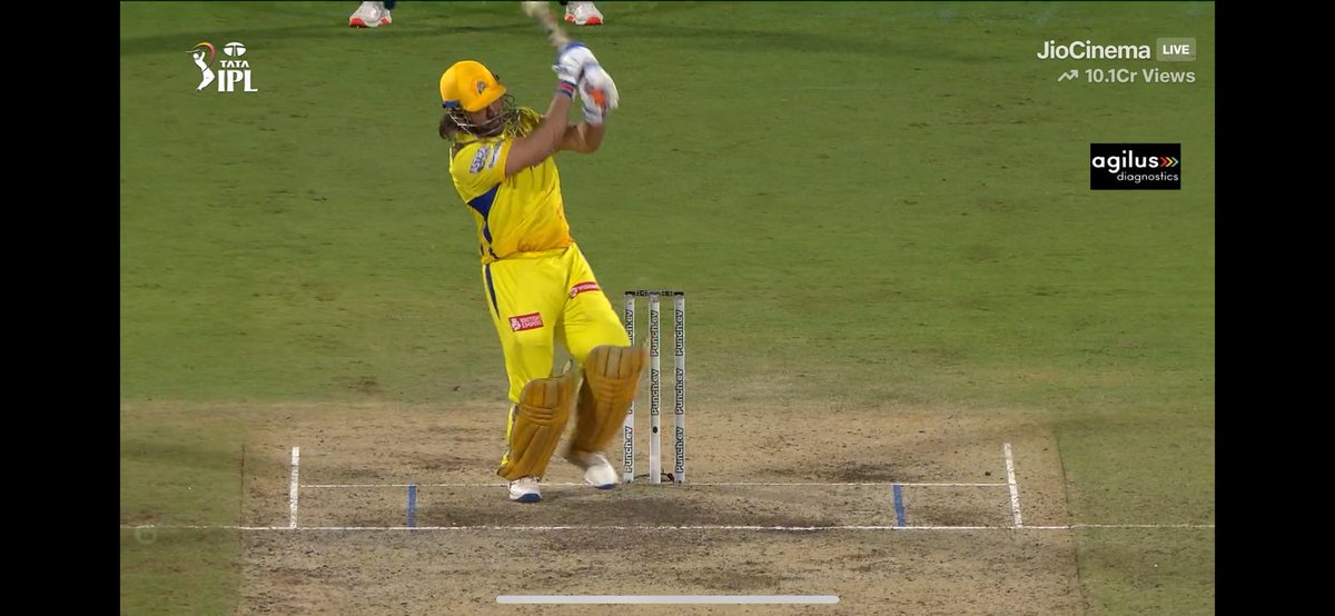 Custard_Code_'s tweet image. The way he always finishes the match "Mahi maar rha hai" 💛
#Dhoni #IPL2024