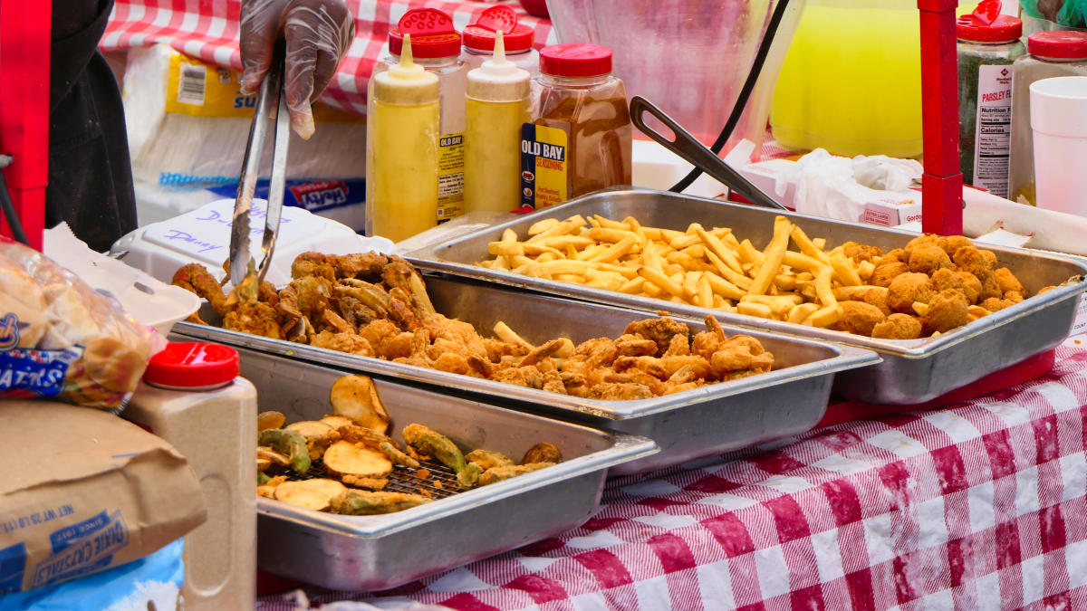 😋 On April 27, bring your appetite and love of seafood to the Crab & Seafood Festival in Midtown Daytona Beach. This family-friendly festival also features delicious seafood, live music and a kids zone. Time: 11 am. Details: bit.ly/4425gJj #LoveDaytonaBeach🏖️ #LoveFL☀️