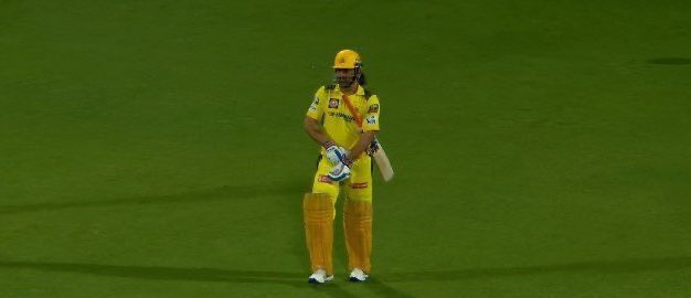 Swag se swagat har stadium me when he entered on the field phone flash lights, camera is on the best finisher in the world 🔥🔥💯👏 finished the innings with 4 that's Ms Dhoni for you 

#CSKvLSG #MSDhoni #MahendraSinghDhoni #ChennaiSuperKings #Thala #CSKvLSG #LSGvsCSK