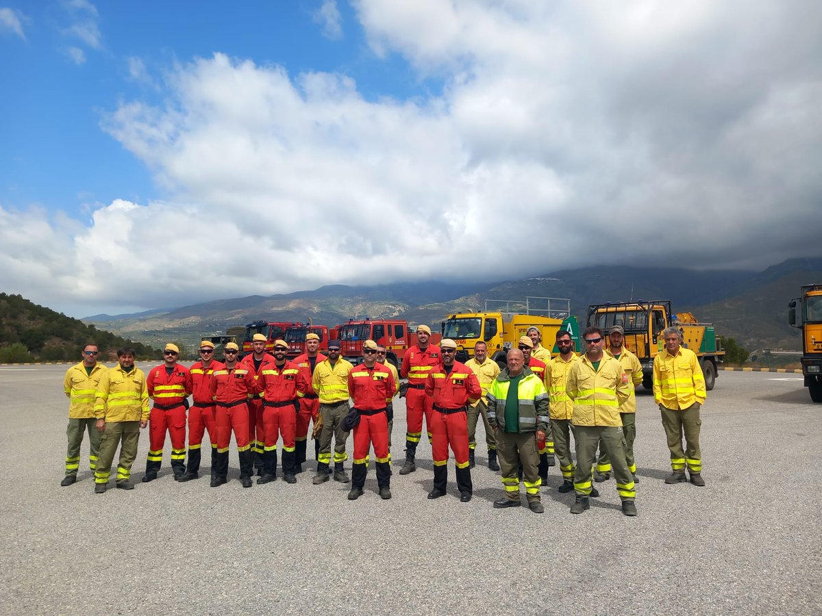 ENCUENTRO ENTRE OPERATIVOS | Hoy hemos tenido la visita de la @UMEgob en el #CEDEFO de #SierraNevada, #Granada. Jornada de trabajo con nuestros compañeros, dirigida a preparar futuras colaboraciones, aprovechando para conocer nuestras instalaciones y medios en base.