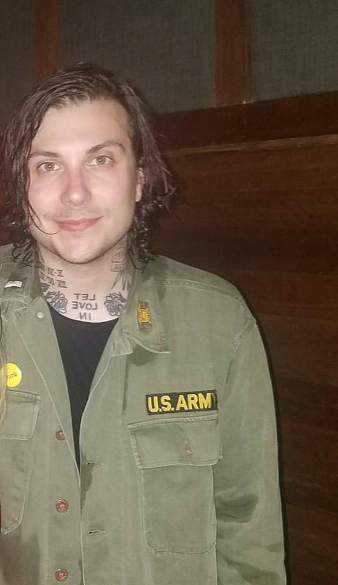 Frank Iero Hourly (@frnkierohourly) on Twitter photo 2024-04-23 16:00:54