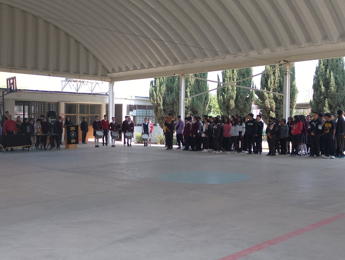 Escuela158's tweet photo. Academia de 1er grado a cargo de la ceremonia sobre el día de la tierra 🌍 https://t.co/ztxoY5ghcn