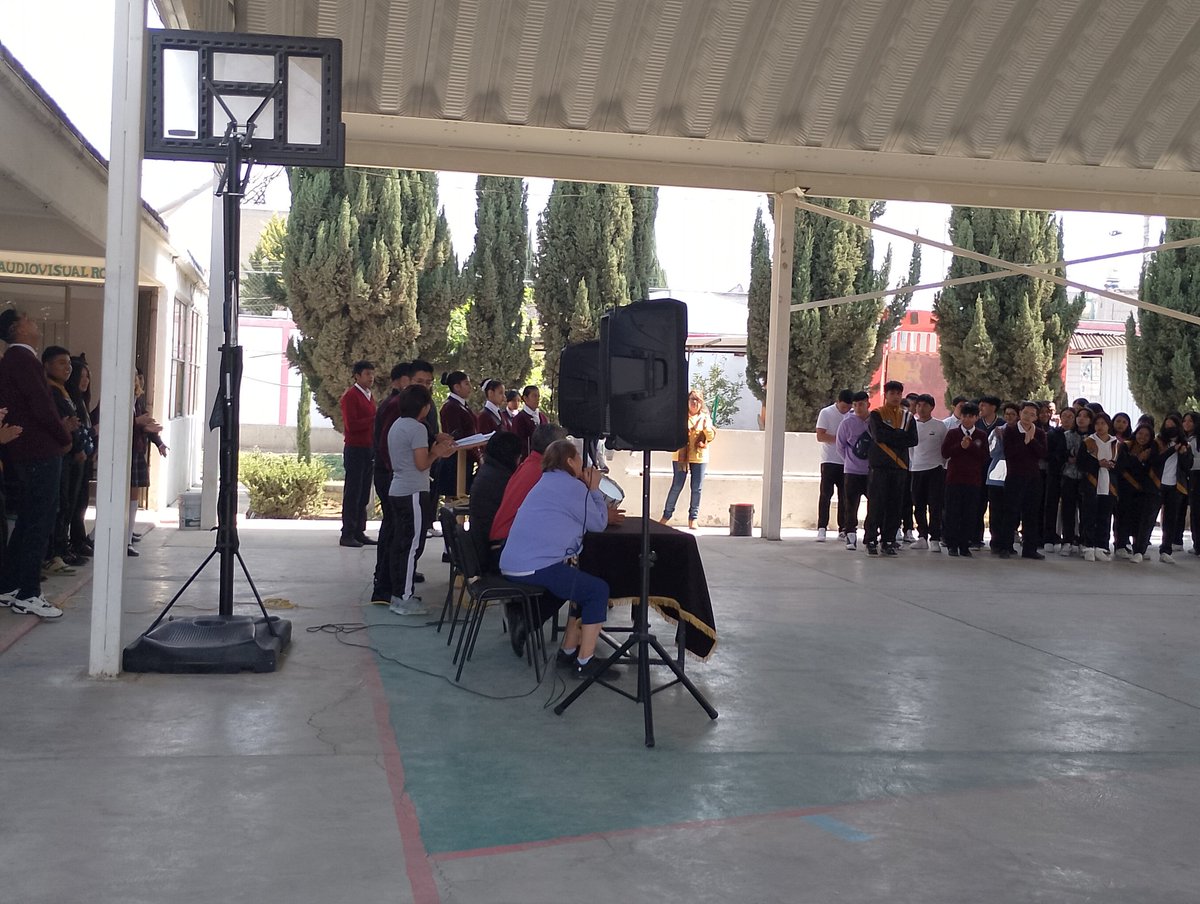 Escuela158's tweet photo. Academia de 1er grado a cargo de la ceremonia sobre el día de la tierra 🌍 https://t.co/ztxoY5ghcn