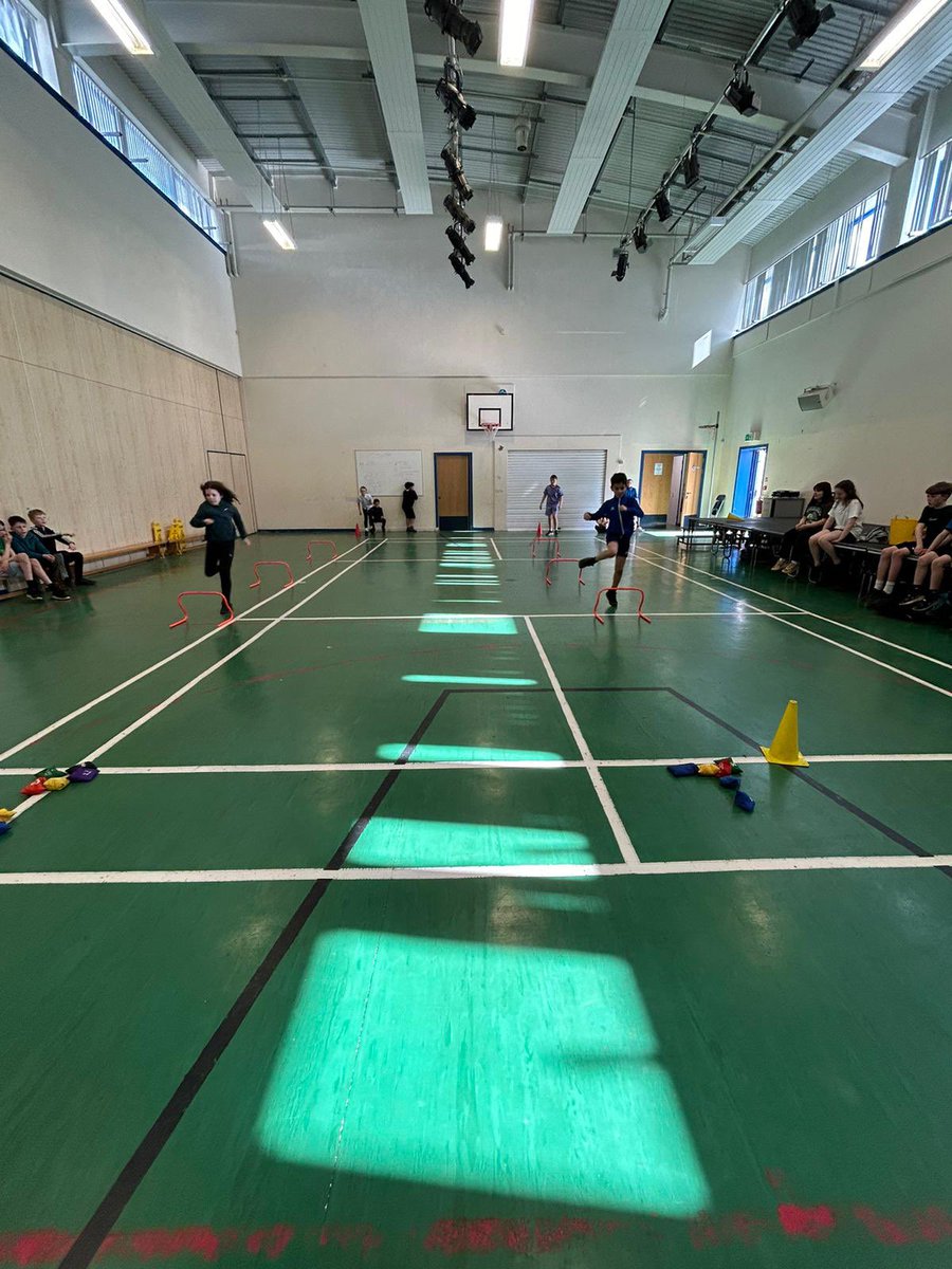 🏃‍♀️ Wk 1 of P.5-6 Athletics @seaview_ps #givingbacktotrack with Archie & Emma. 🙏@EilishMccolgan @scotathletics for making this happen 🤩 #AthletesOfTheFuture coming your way 👀@MonihighPE @mhs_asn @MonifiethHWB @dundeehawks #SportAcrossScotland @sportscotland @AngusCouncil